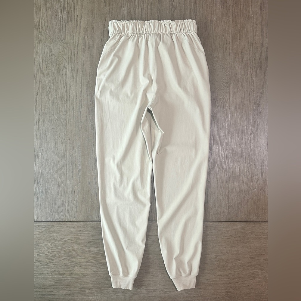 Lululemon Women’s Joggers Size 6 Beige - Picture 10 of 10